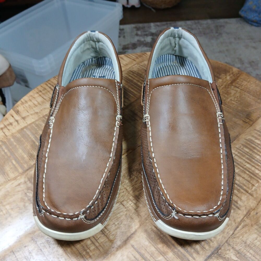 Izod Hayward mens 10.5 slip on Loafer shoes Brown Comfort Everyday Wear Work - Picture 3 of 12